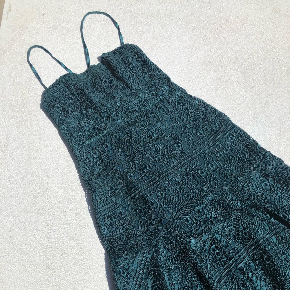 Lulus forest green embroidered dress